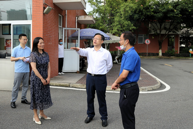 邹瑾市长检查开学工作.jpg 邹瑾市长检查开学工作.jpg