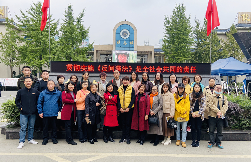初三年级老师合影留恋.JPG 初三年级老师合影留恋.JPG