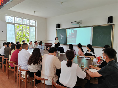 车岭镇初级中学吴校长作分享.jpg