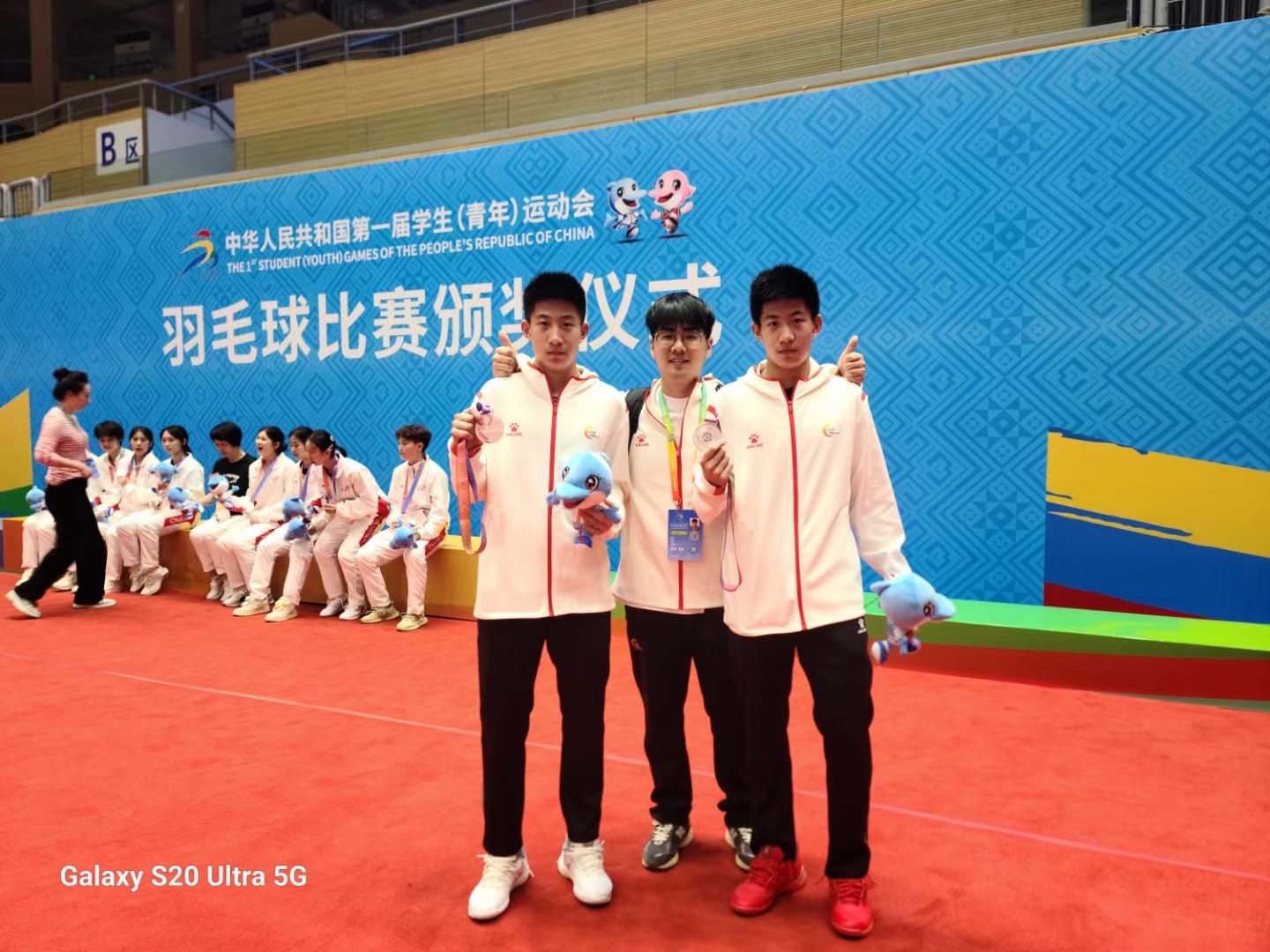 王新然、王新浩第一届青运会合影.jpg 王新然、王新浩第一届青运会合影.jpg