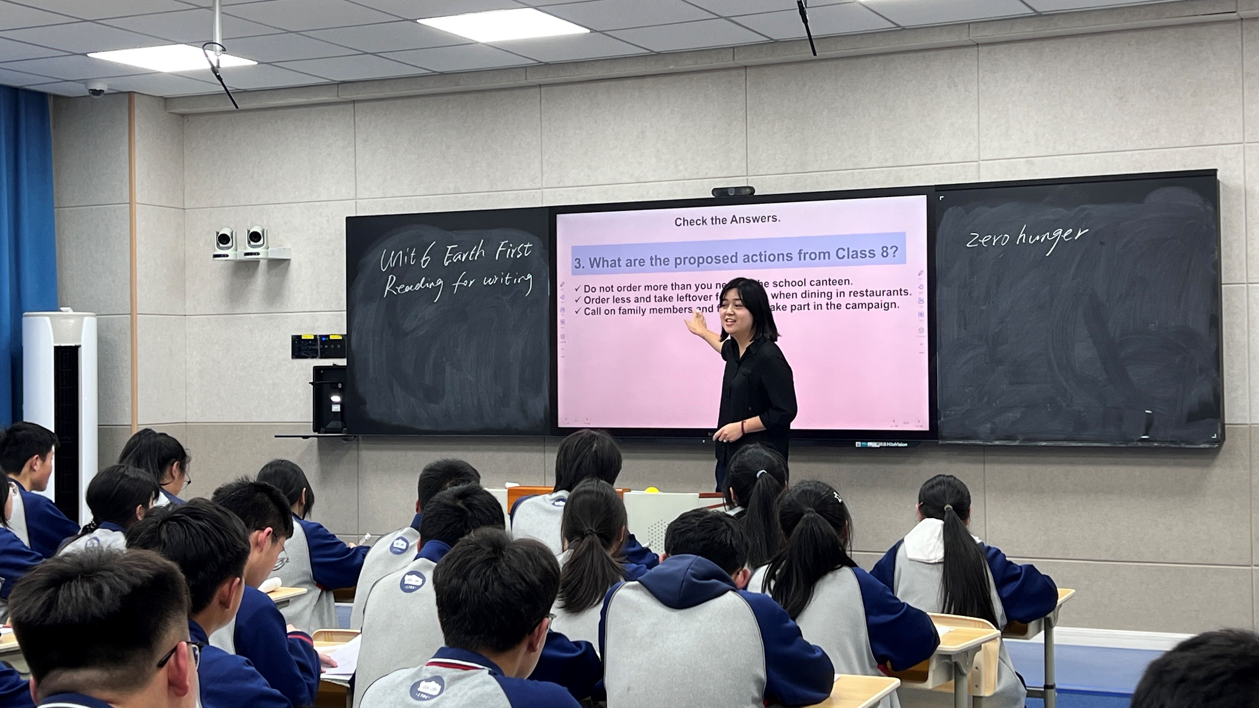 1-2荥经中学教师上课.jpg 1-2荥经中学教师上课.jpg
