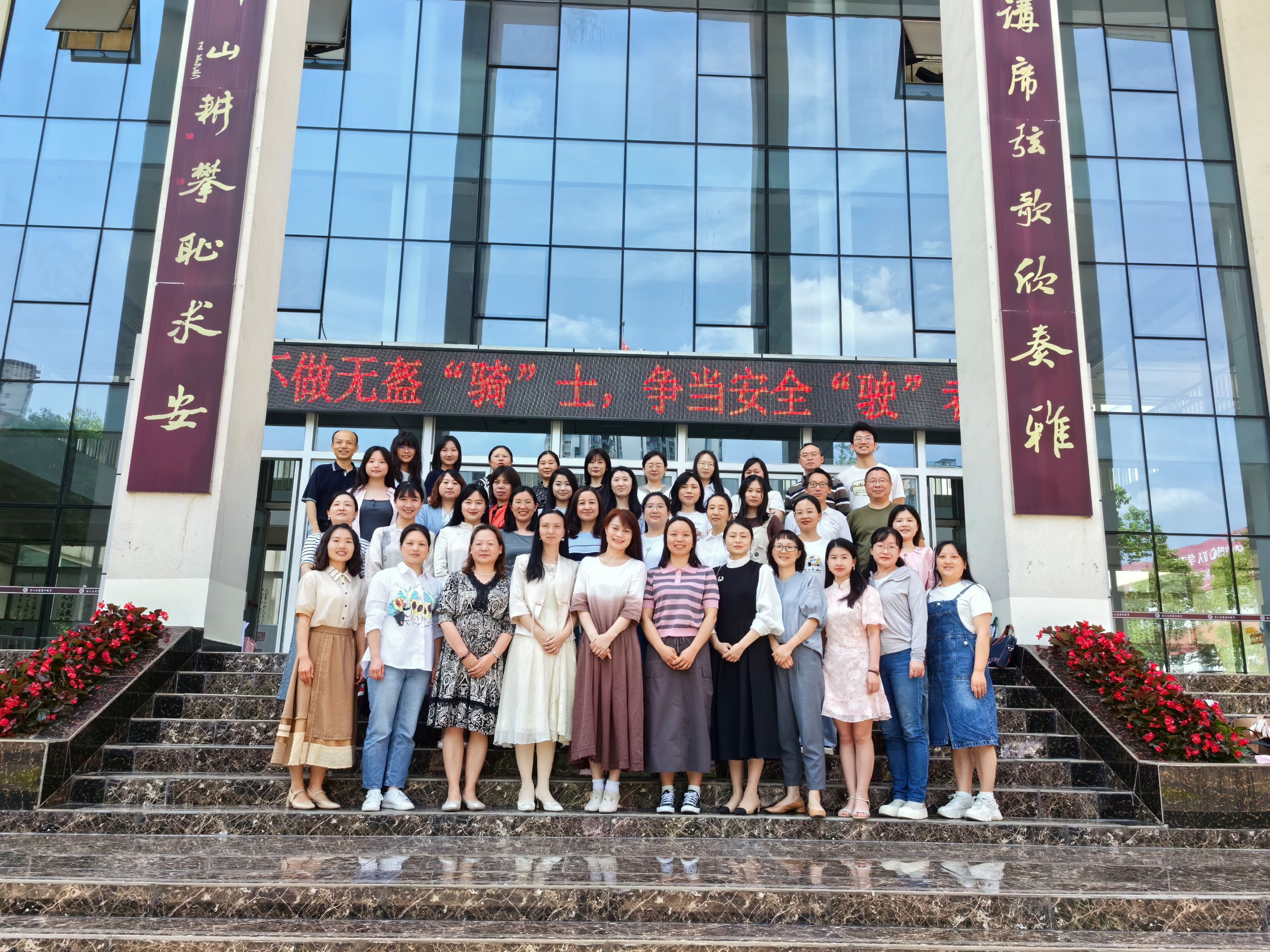 初高中英语教师合影.JPG 初高中英语教师合影.JPG