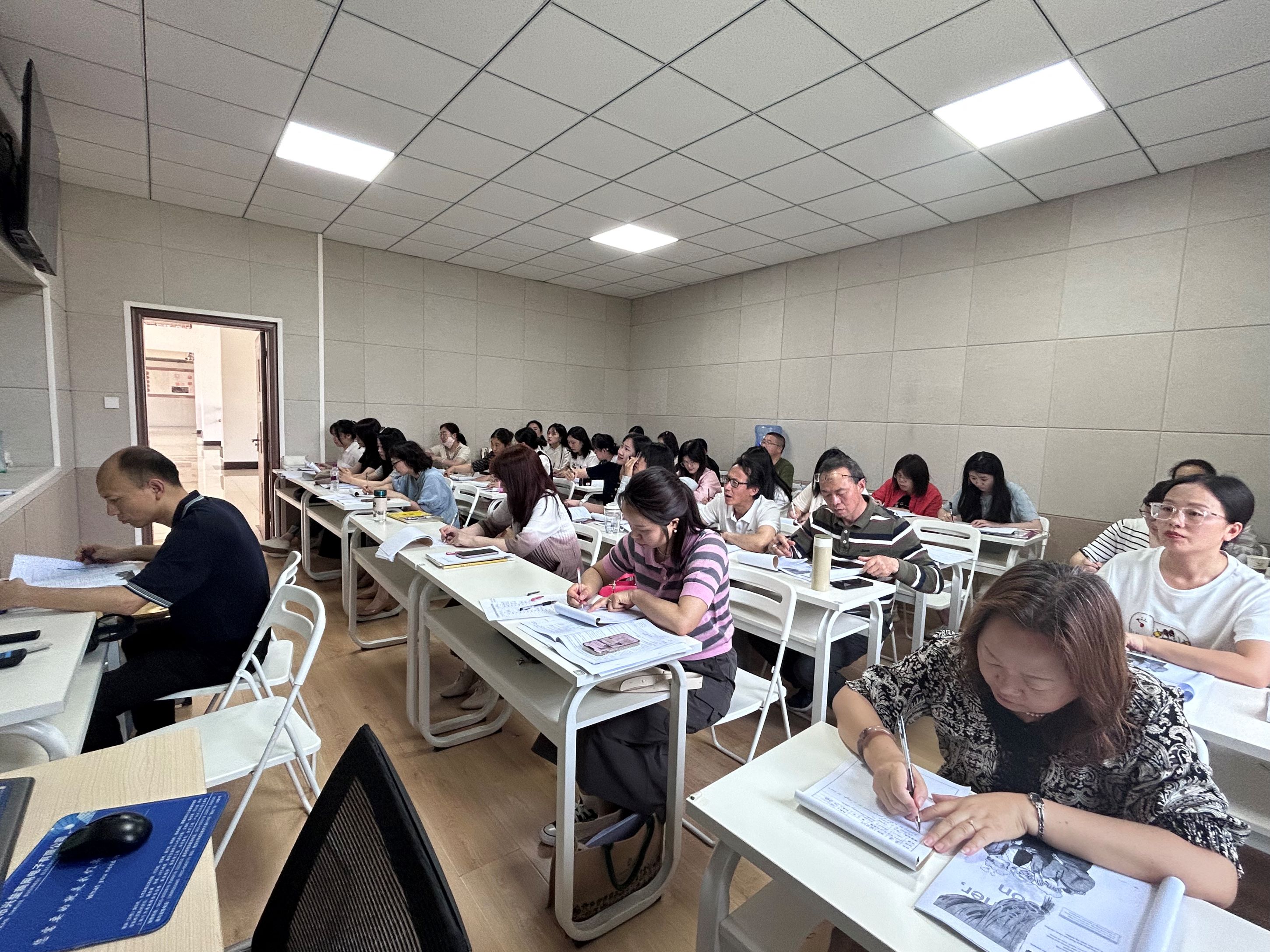 观摩课例照片.jpg 观摩课例照片.jpg