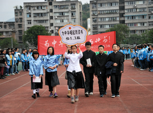 “化妆巡游”彰显学生社团无穷魅力——市教育学会年会暨校长论坛系列报道