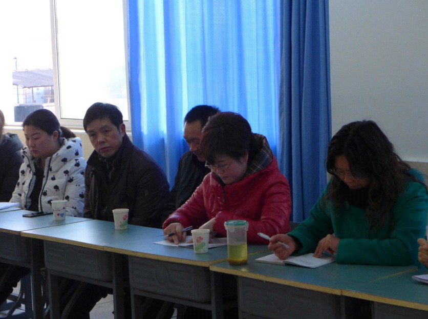 参会老师认真倾听