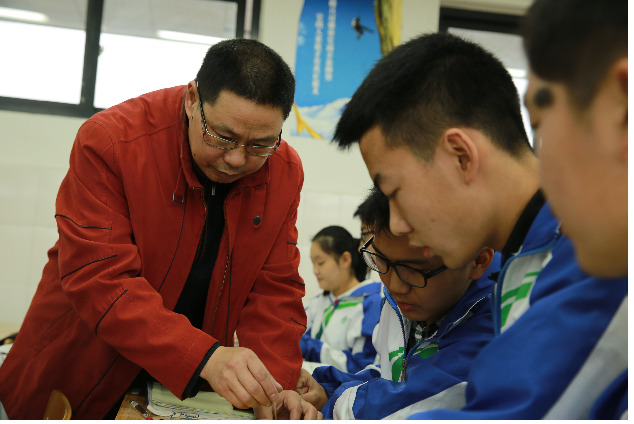 张维强老师与德阳五中学生作交流